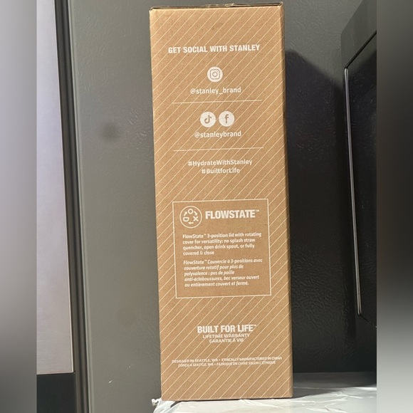 Stanley Black Tumbler 40oz Quencher H2.0 - Picture 7 of 7